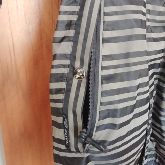 Holden ski/snowboard jacket - Picture 2 of 12